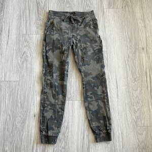 Rue 21 Camo Jogger Pants Size Small